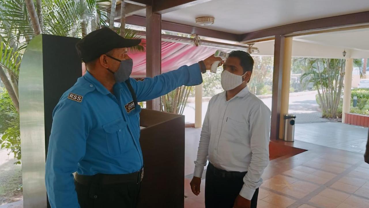 ג'לנדהר Hotel President New Court-Fully Vaccinated Staff מראה חיצוני תמונה