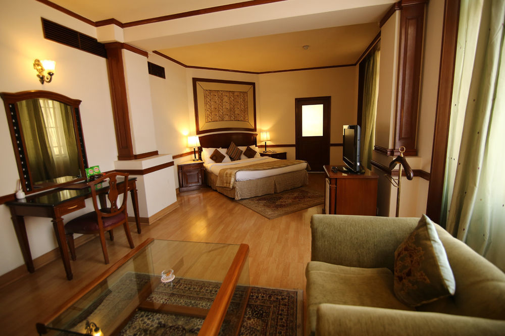 ג'לנדהר Hotel President New Court-Fully Vaccinated Staff מראה חיצוני תמונה