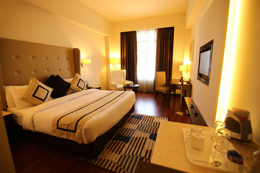 ג'לנדהר Hotel President New Court-Fully Vaccinated Staff מראה חיצוני תמונה