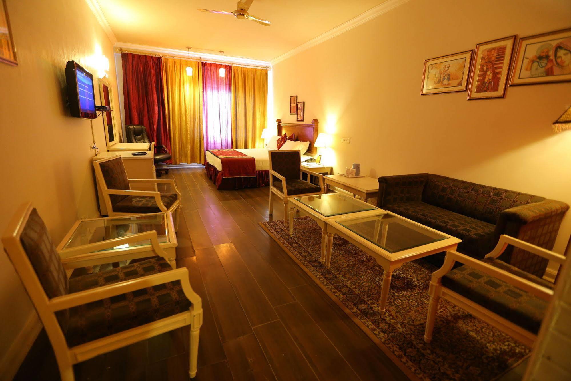 ג'לנדהר Hotel President New Court-Fully Vaccinated Staff מראה חיצוני תמונה