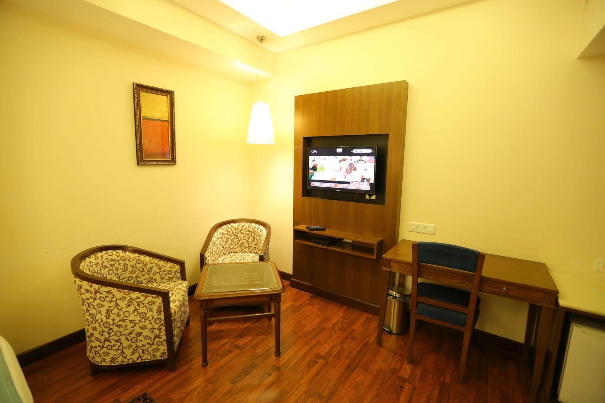 ג'לנדהר Hotel President New Court-Fully Vaccinated Staff מראה חיצוני תמונה